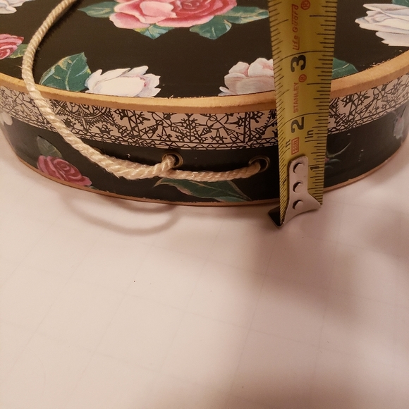 Decoupaged Upcycled Vintage Oval Box , Black with Roses - Picture 12 of 12